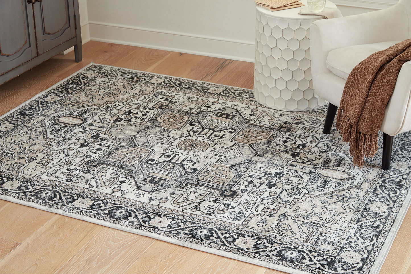 Gregmoore Washable Medium Rug