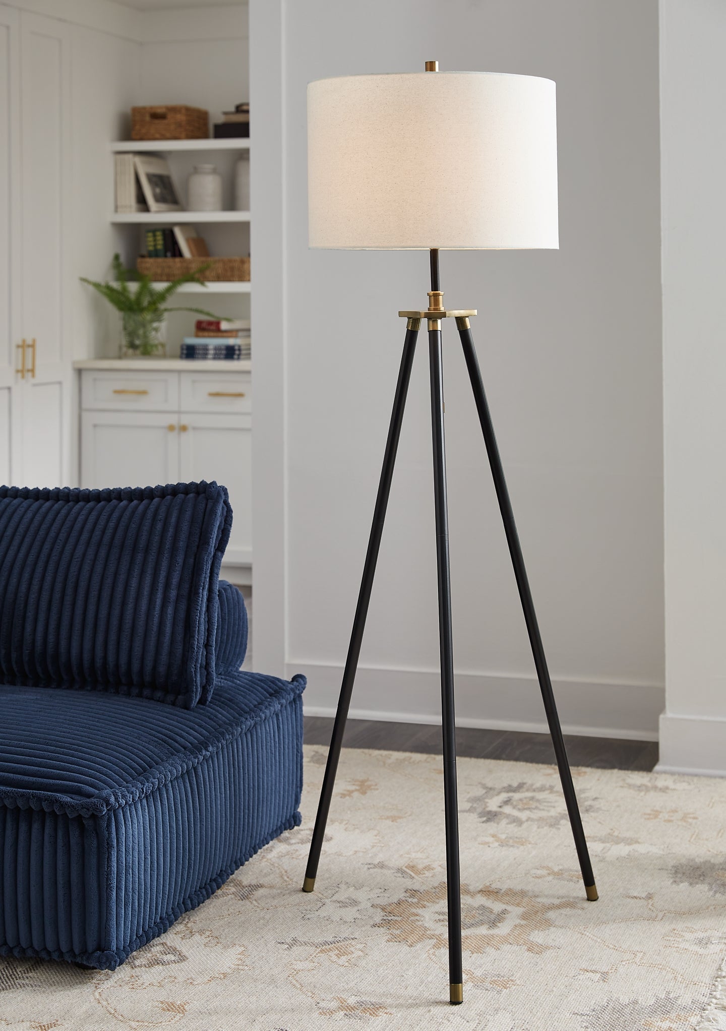 Cashner Metal Floor Lamp (1/CN)